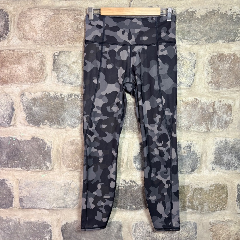 Athleta Lightning Camo 7/8 Tight Grey Black High Rise Leggings 487500 Small Yoga